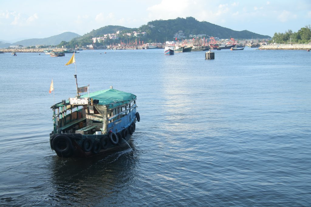 Cheung Chau Boats by wlleung