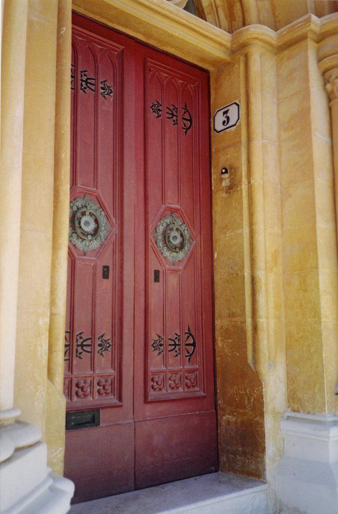 Malta. One attraction in malta is the variety of door-knockers. Eine Anziehung in Malta ist die Vielzahl der Türklopfer by alkonst