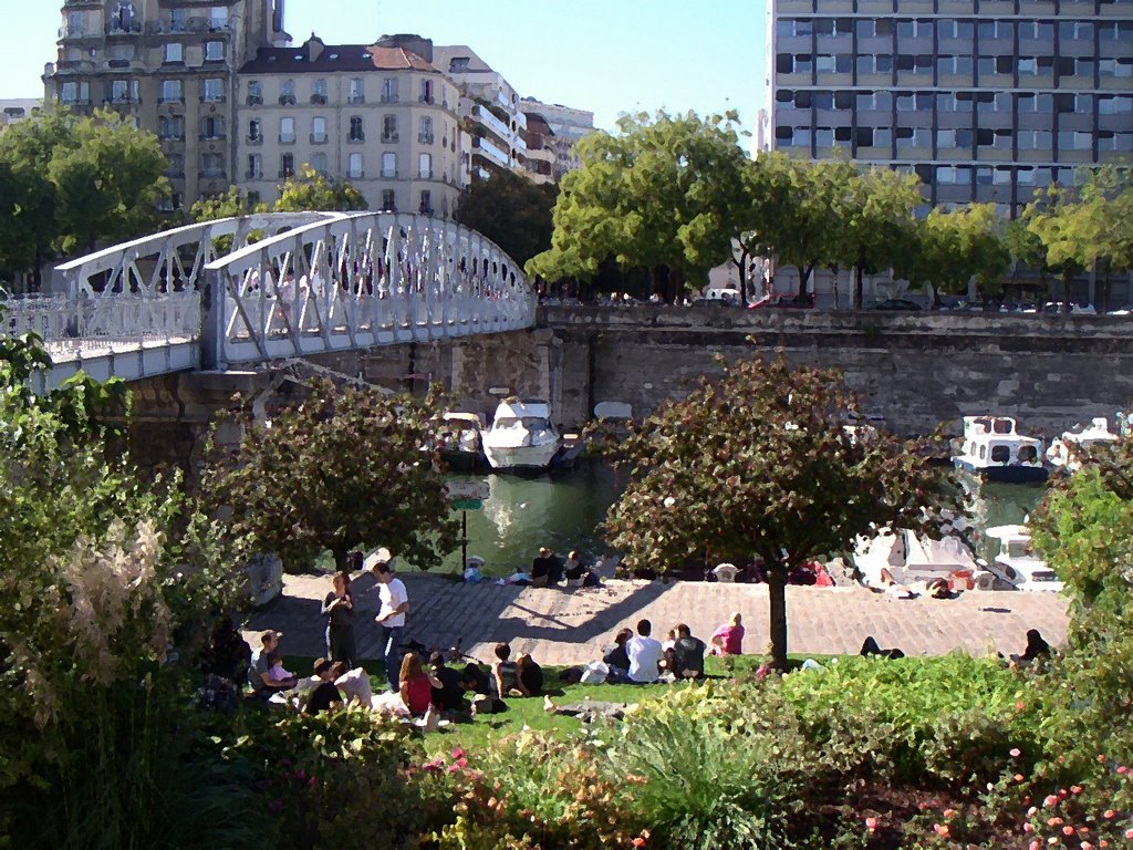 2003 09 15 Paris - Bastille by Voltarene