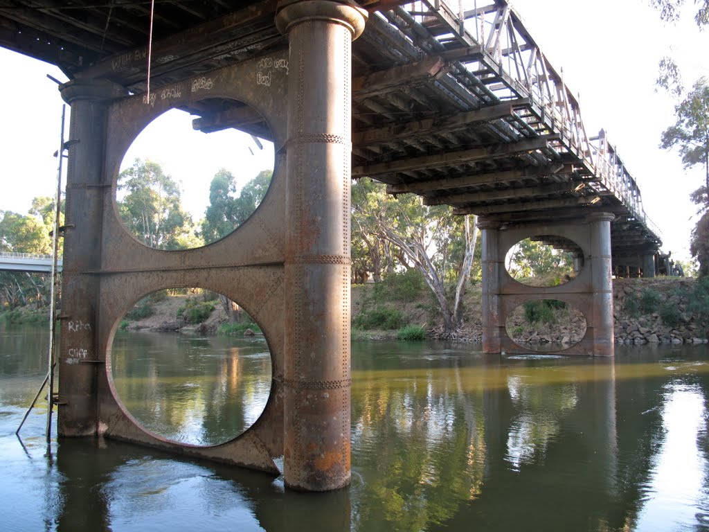 Underneath the Hampden Bridge by snucklepuff