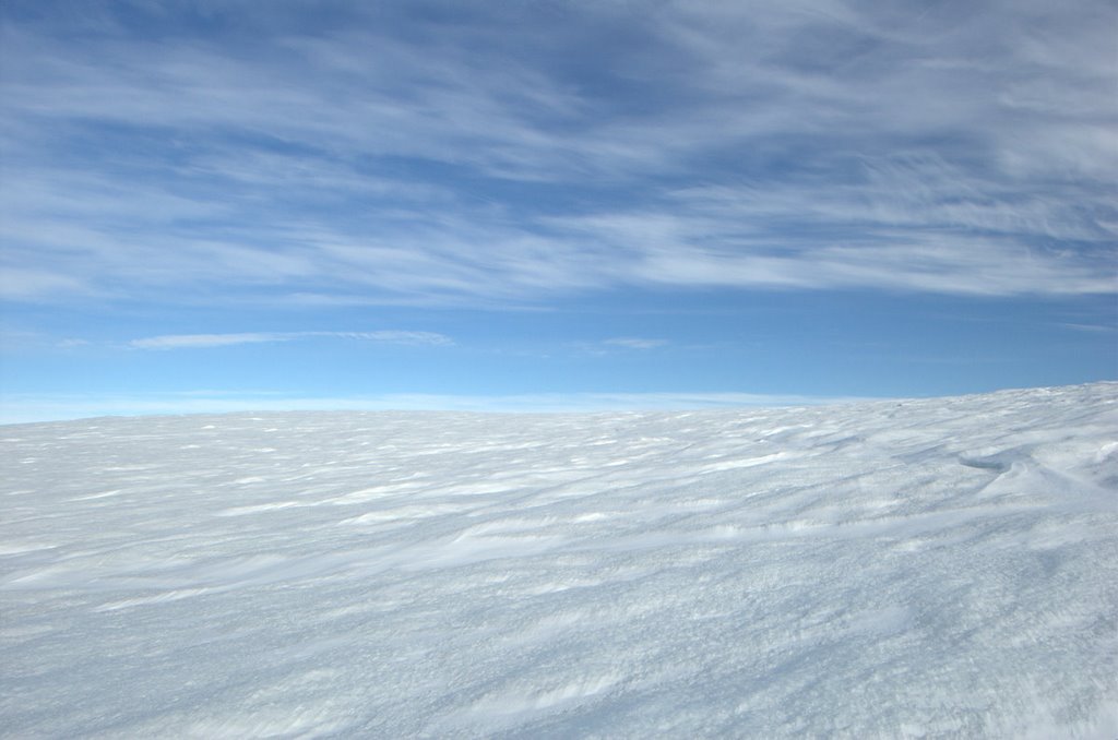 The ice cap at Eqi by Kasper Barkan Staal