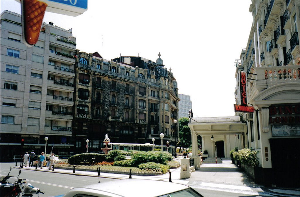 Alguna calle de San Sebastian by futurosf