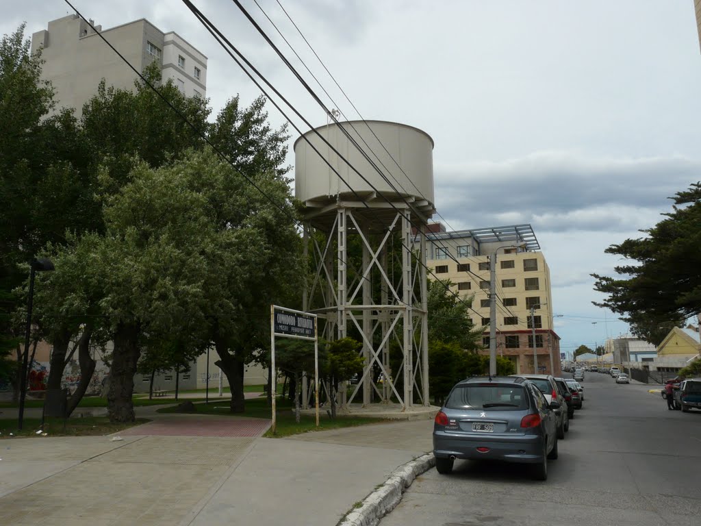 Estacion Ferroviaria Comodoro Rivadavia, tanque de agua by antonio170259