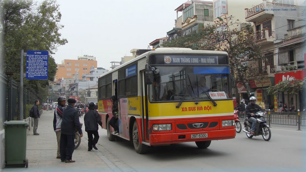 Bến xe bus Văn Miếu by Vietnam My Country