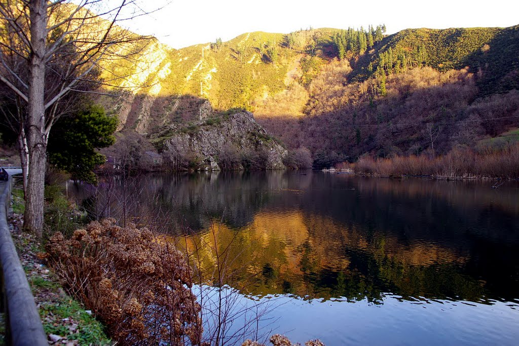 Embalse de Pilotuerto, Tineo, Asturias, Spain by Antonio Alba