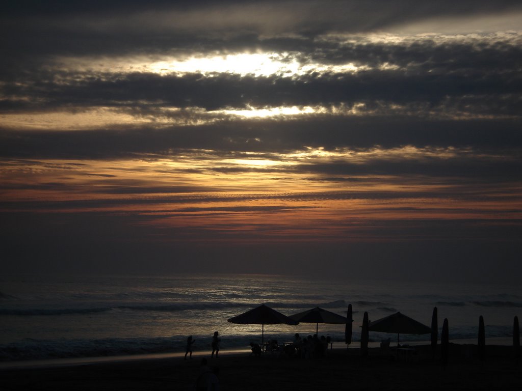 Puesta del sol en San Juan, Michoacán by efraingo