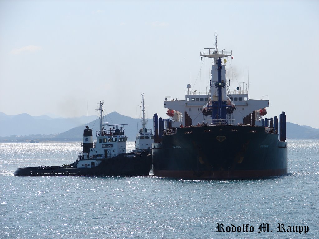 Navio atracando no berço 3 - Porto de Imbituba by Rodolfo M Raupp