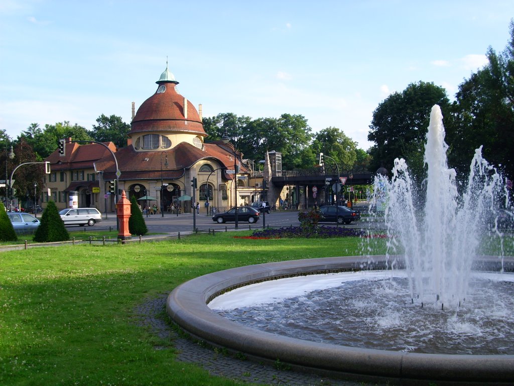 Mexikoplatz mit S-Bahnhof by smart44