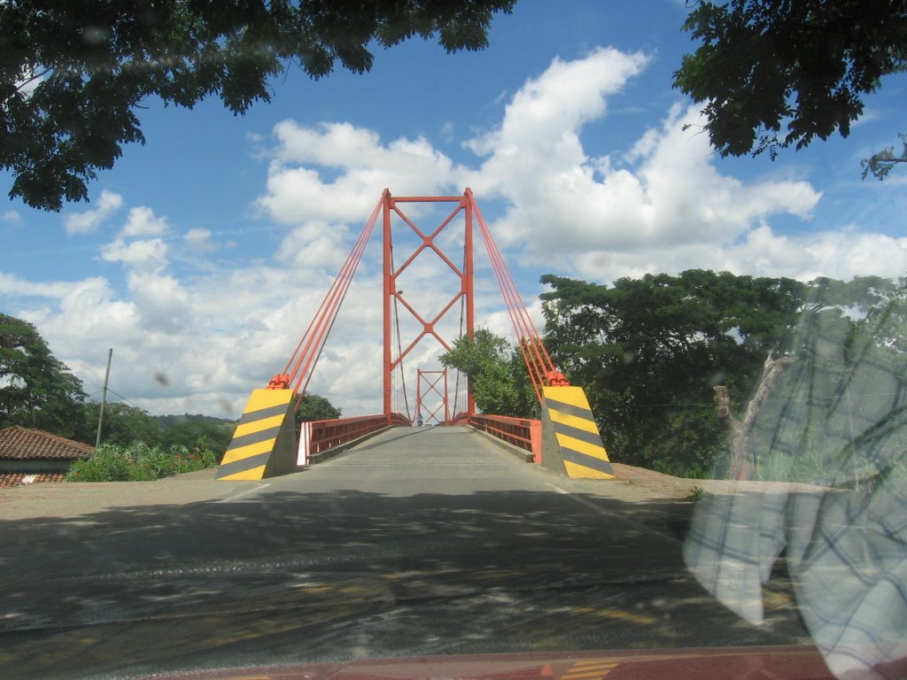 Puente Rio Cauca by hramos777@gmail.com