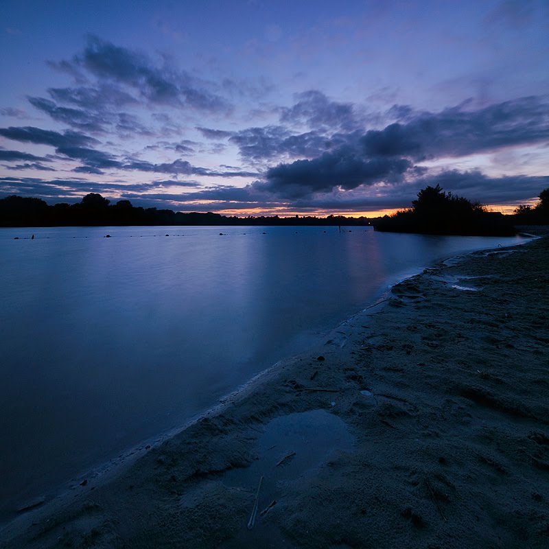 Deep blue calm by momono