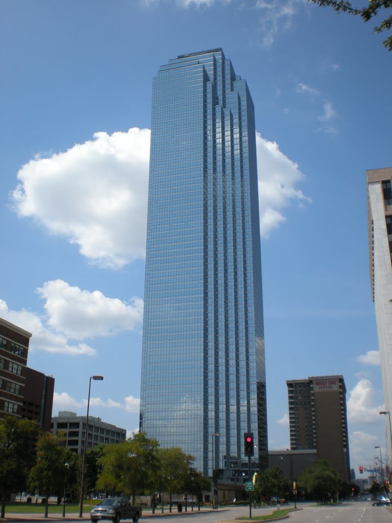 Huge building in Dallas by chanchoalvuelo