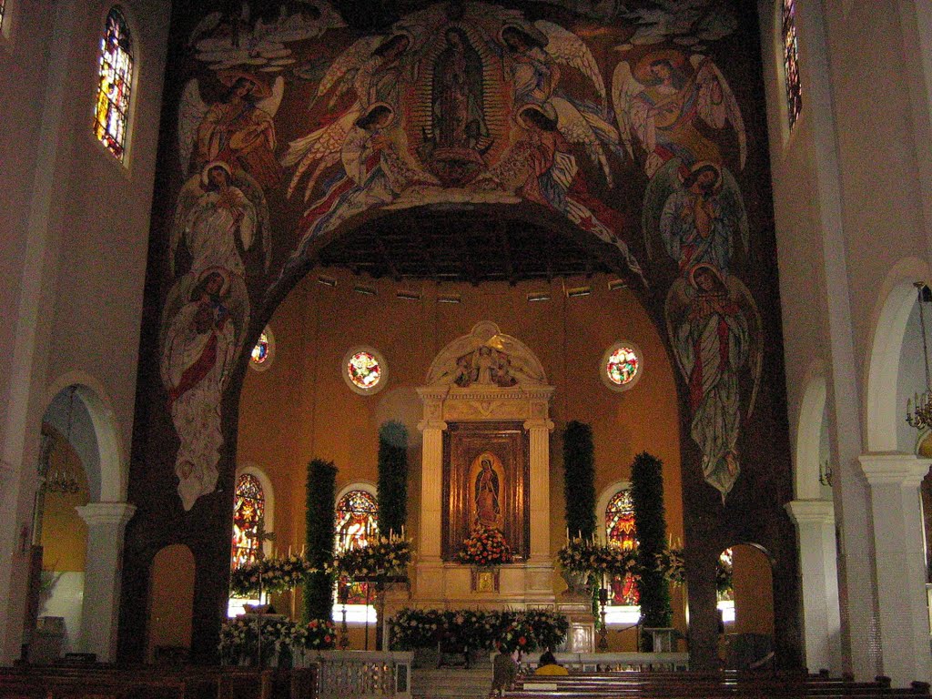 Vista interior de la Basilica de Guadalupe by CARDONA CARDONA