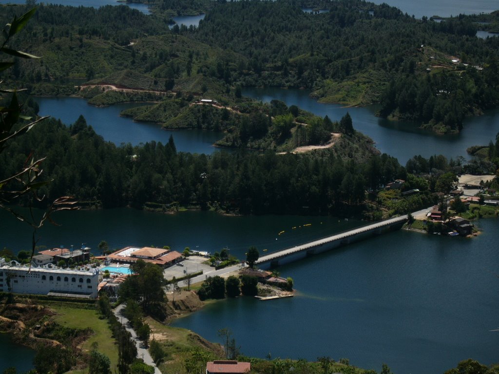 Embalse Guatape by maarca