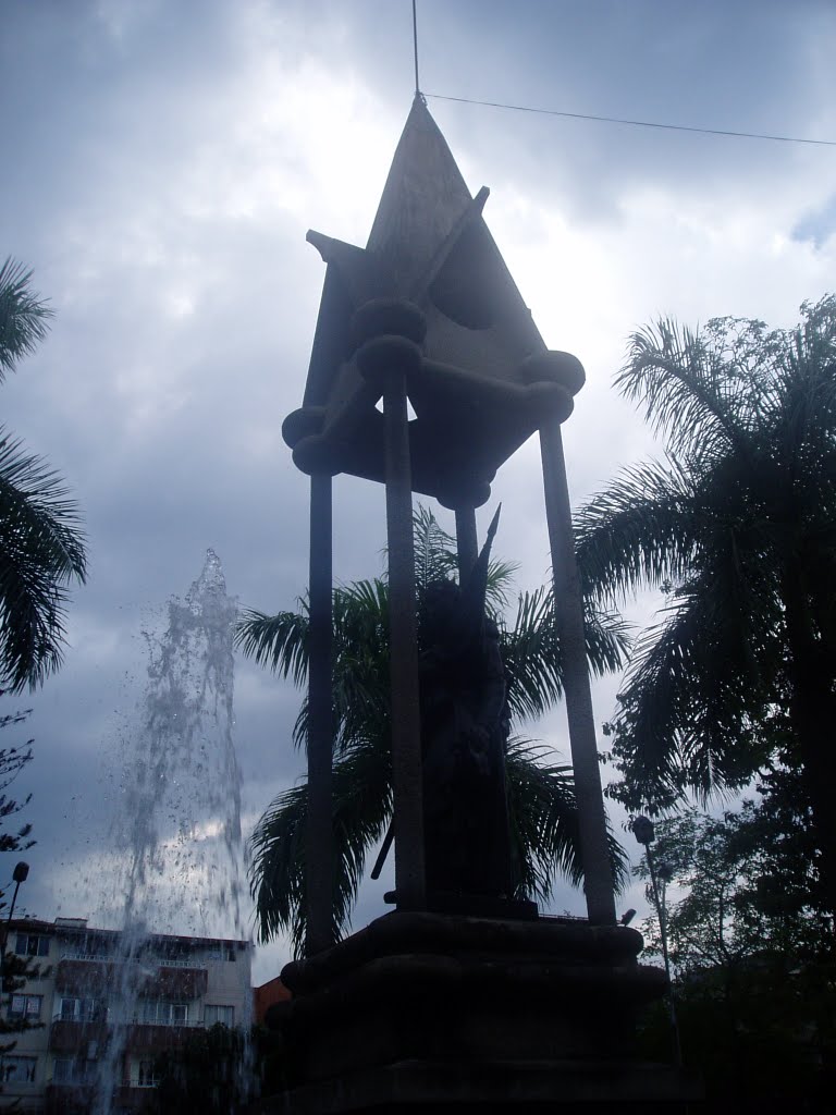 Estatua de simon bolivar /parque de itagûí by kamilón