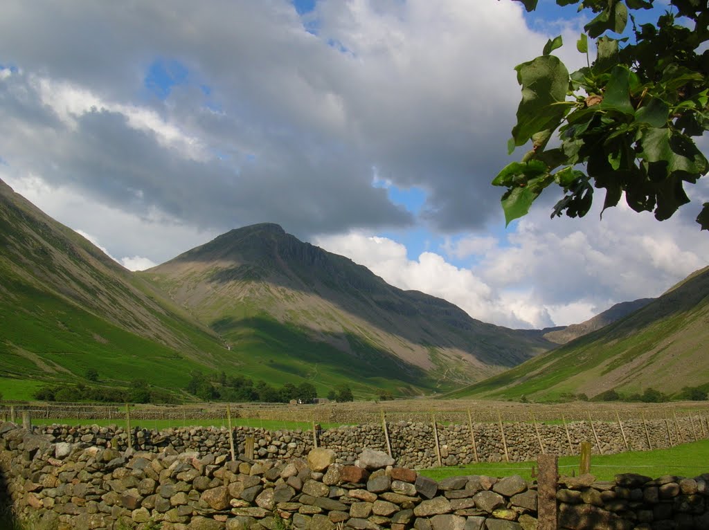 Great Gable by Lawrenzo