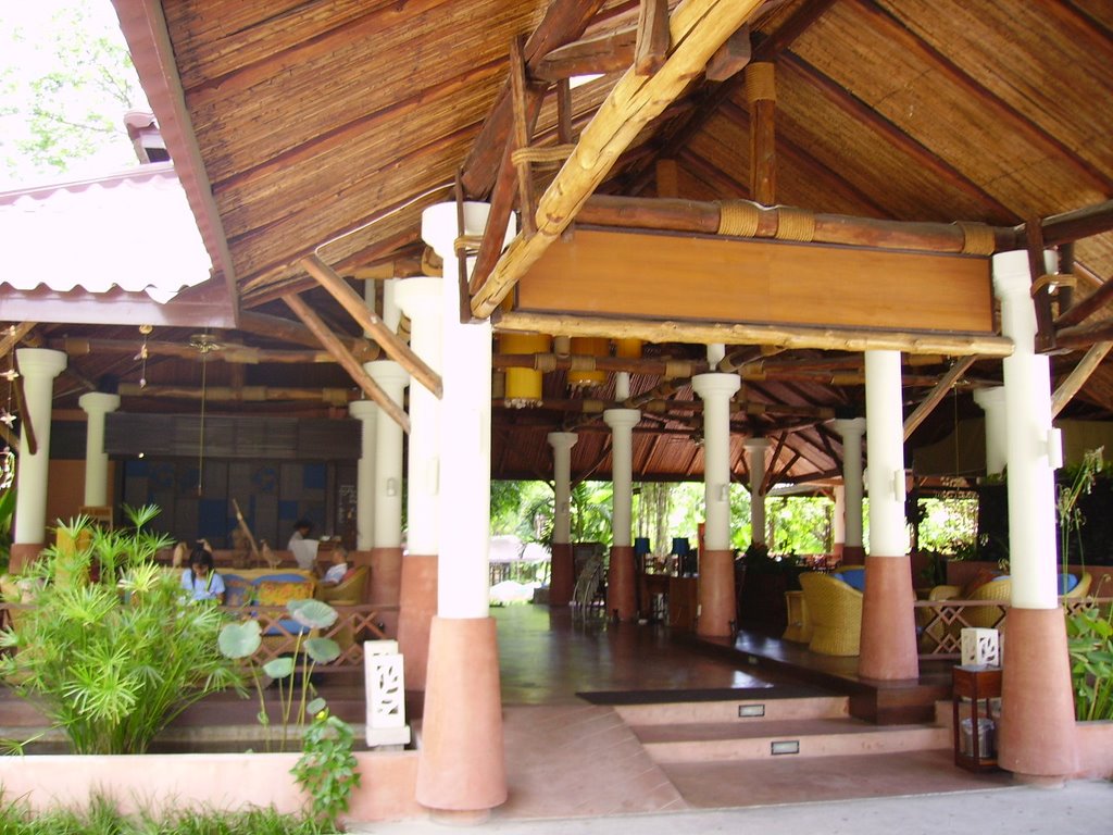 Loma spa and resort; Lobby by jcrommenacker