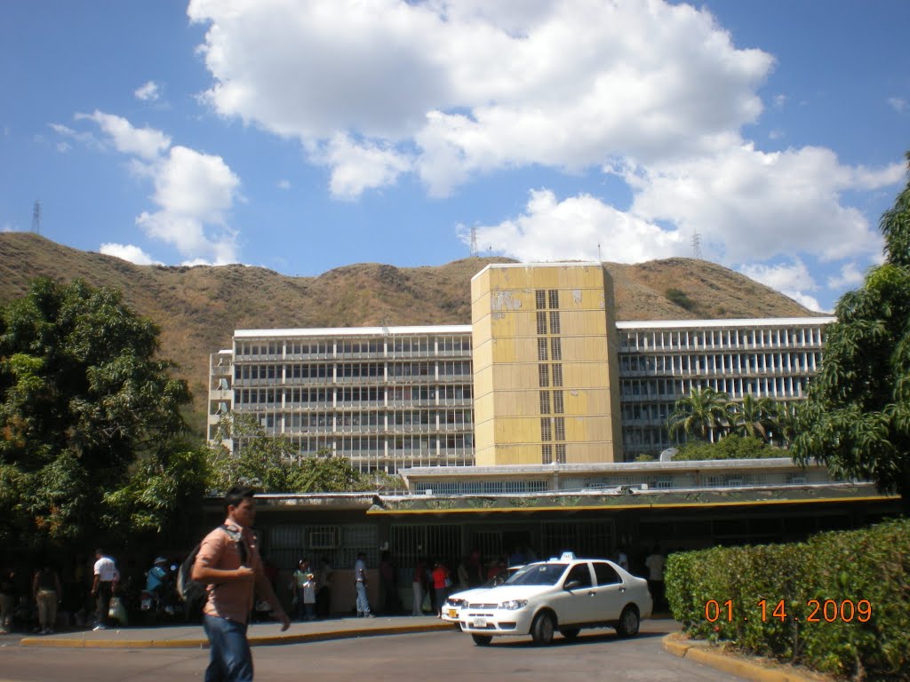 Hospital Central de Maracay by juancubillas