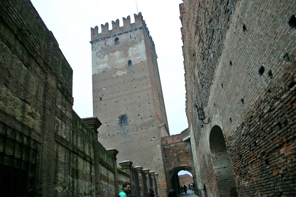 Verona, Mastio di Castelvecchio by Sbandatelli