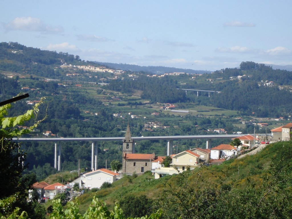 Imagem panorâmica da igreja de santa comba e ponte da auto-estrada A-11 by paulo faria e nuno f…