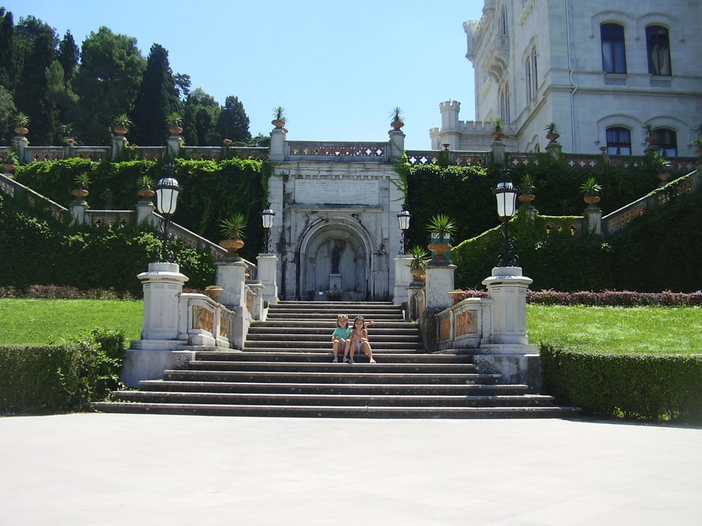 Triest-Castello di Miramare by ahogyérzed