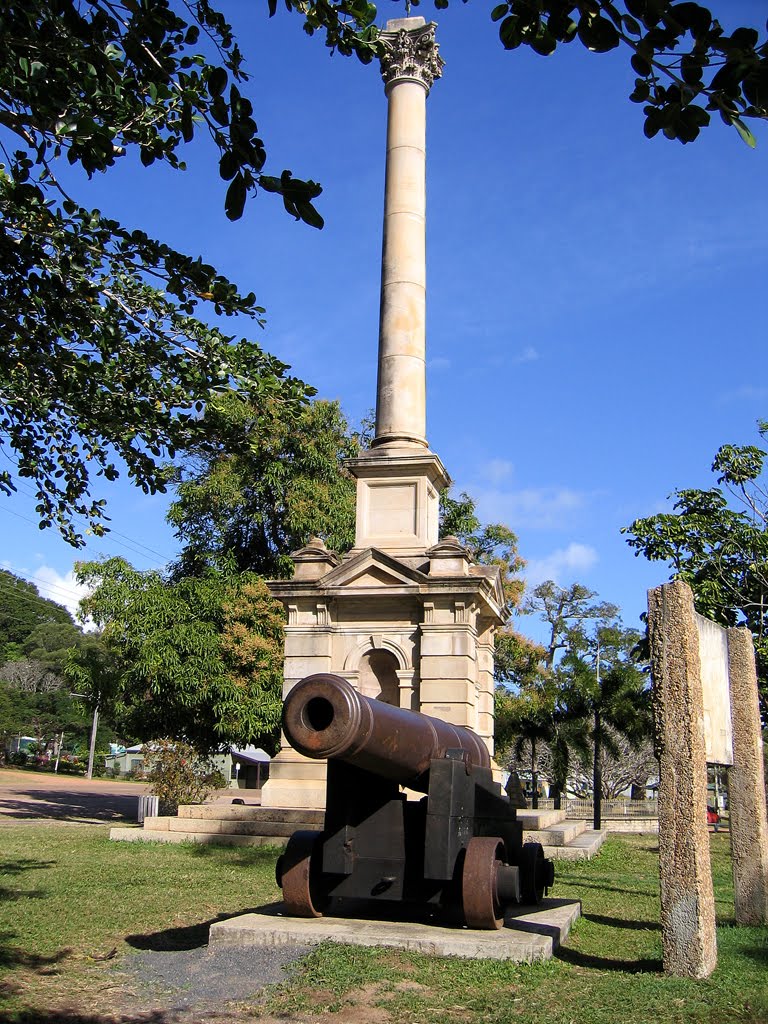 Captain Cook's Monument and Cannon by fishmopp