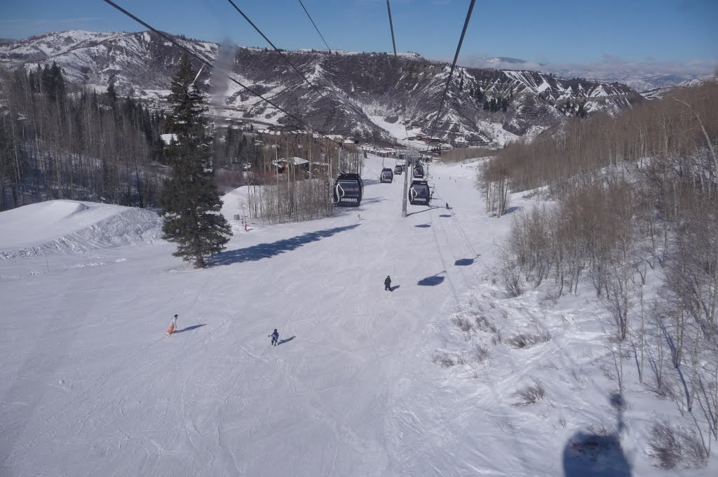 Snowmass Funnel Trails by fumifumi