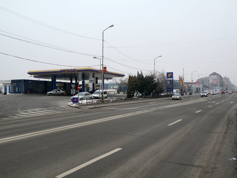 Benzinăria Petrom pe strada Nufărului, Oradea by otlra