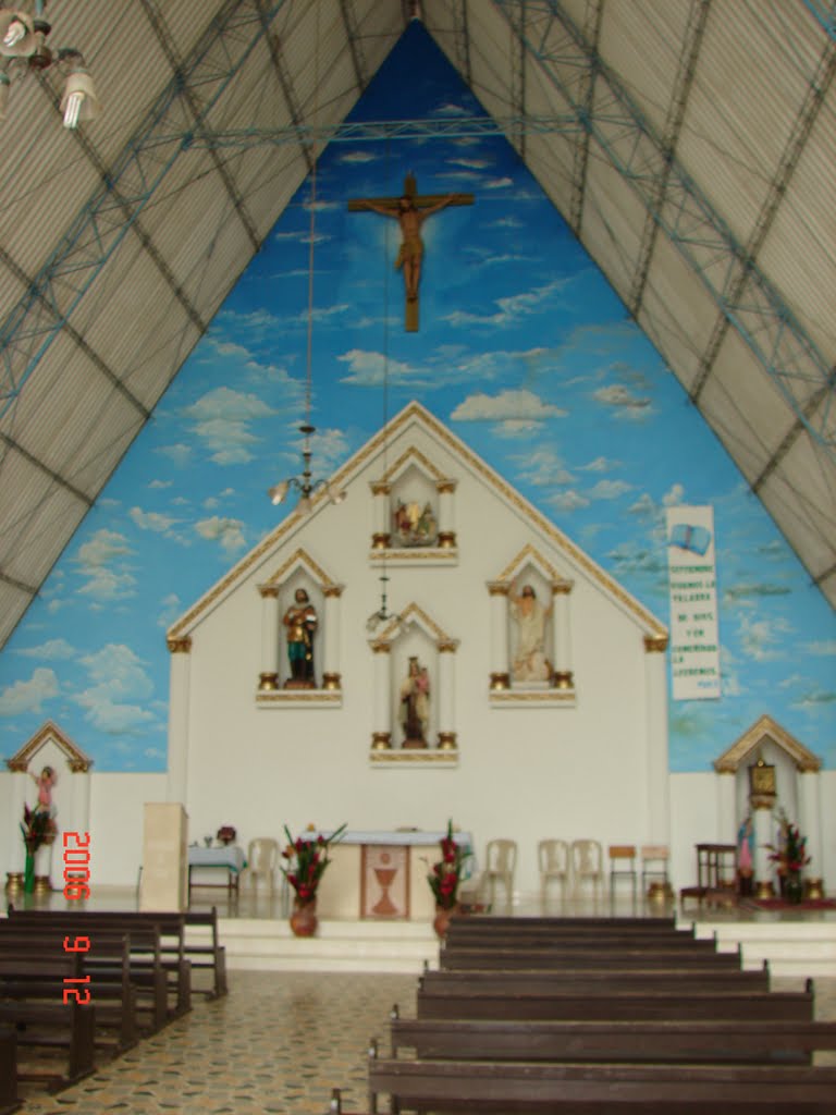 Interior Iglesia de Puerto Lleras by Alejandro Alvarez Henao