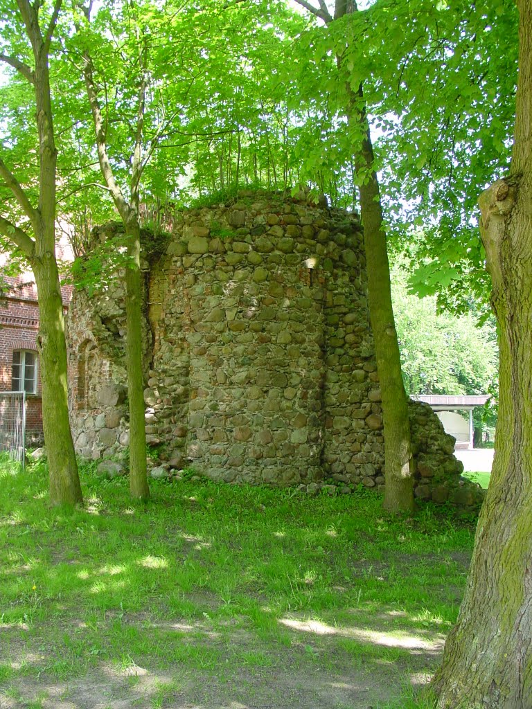 Meyenburg: Schloss, Rest der Vorgängerburg by Mecklenburg pro Panoramio