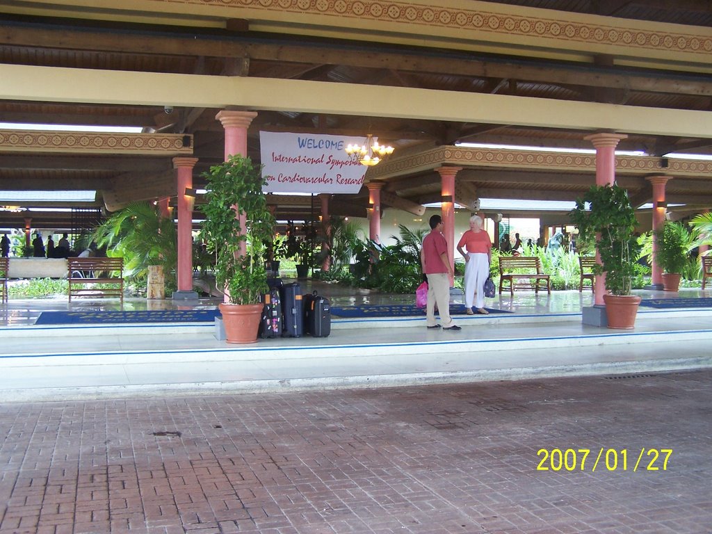 Main entrance Playa Pesquero Hotel by cmeici