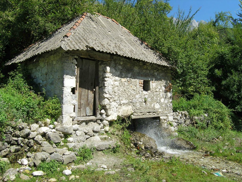 Water mill in Nicaj-Shalë by Tomas K☼h☼ut