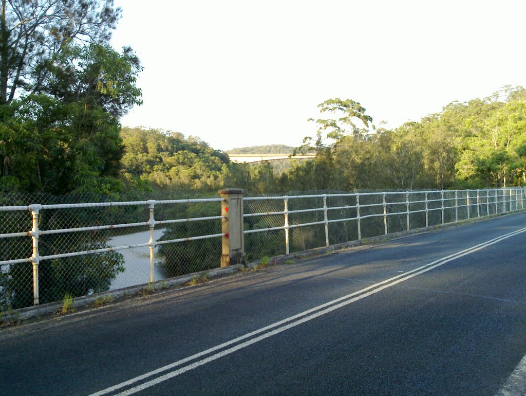 Mooney Mooney Creek - Pacific Highway by Yelo Flower