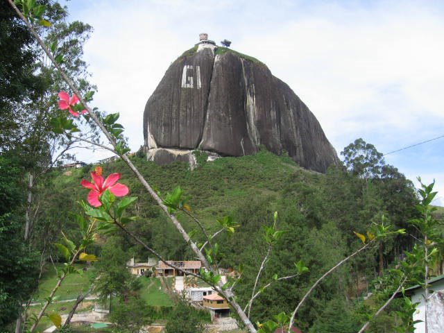 Piedra El Peñol by hramos777@gmail.com