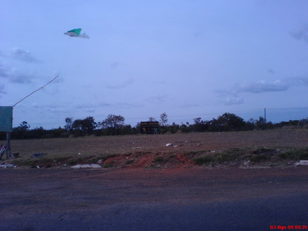 Saindo de Araguari e Entrando na BR-050 (Principal Corredor de Sao Paulo a Brasília) by Paulo Humberto