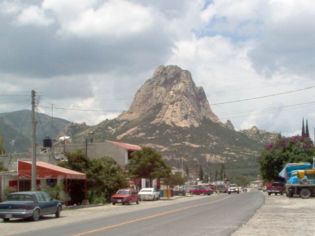 PEÑA DE BERNAL by LUIS A. LOPEZ TREJO