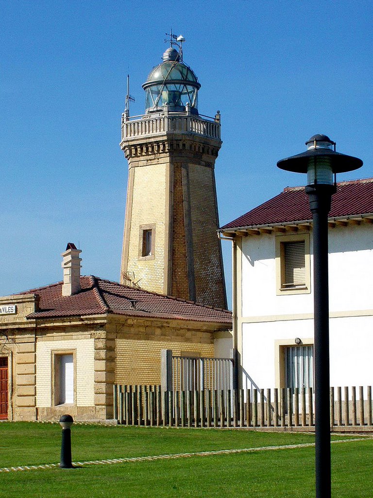 Faro, San Juan de Nieva, Asturias by Antonio Alba