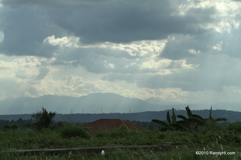 Mt Apo in the distance by RandyHI