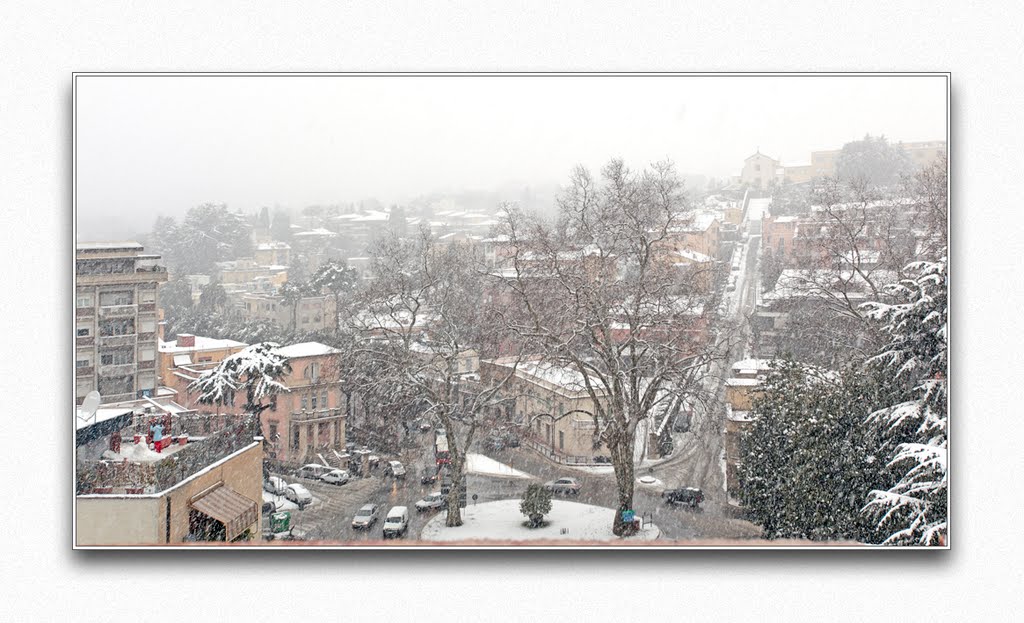 Panoramica su Piazza Garibaldi, mentre nevica, Velletri 12 feb 2010 by © Fabio Rosati ©