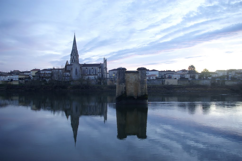 Langon, église. Vue depuis Saint-Macaire. by pascal costiou