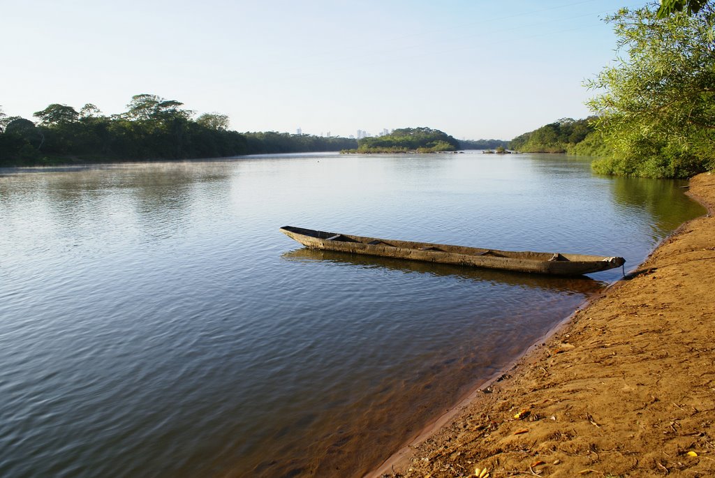 Rio Cuiabá na Passagem da Conceição e ao Fundo a Capital - MT by Nélio Oliveira