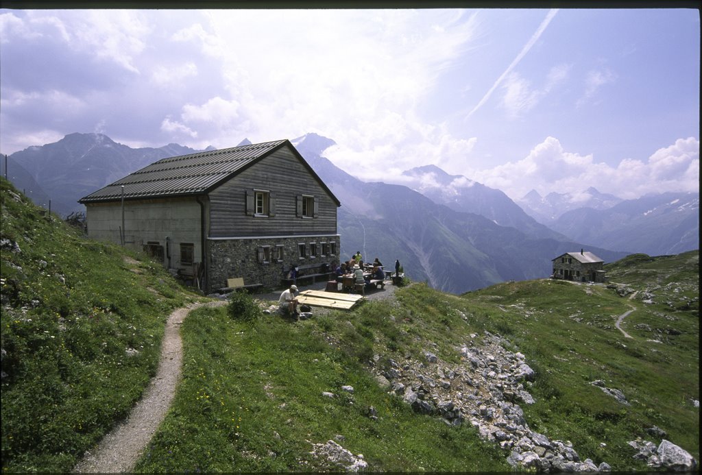 Windgaellenhuette, Maderanertal by sbaechler