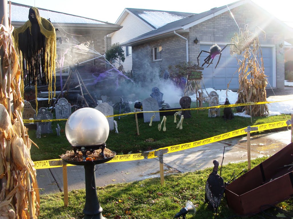 Haloween in Neiberhood-London Ont. by pagrdic