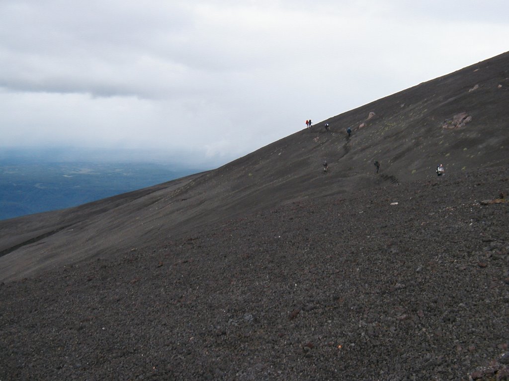 Maly Samliachik volcano by buurs