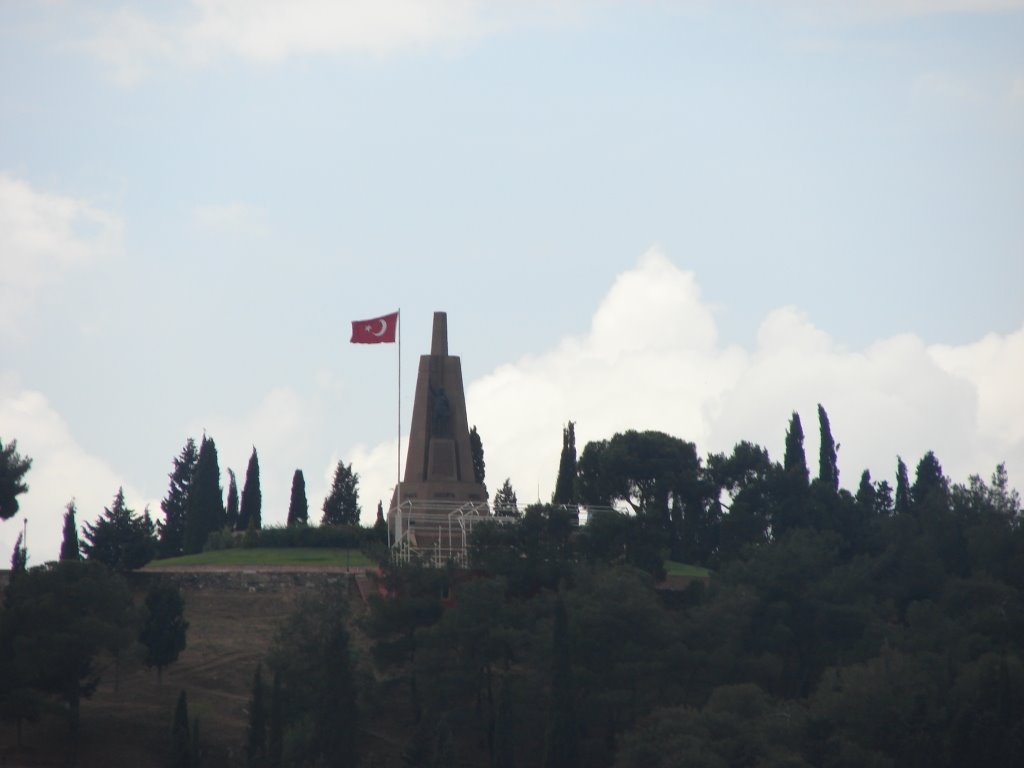 Şehit Kubilay Anıtı by meducell