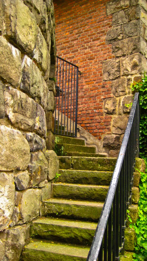 Treppe in denTurm... by Reinhard H.