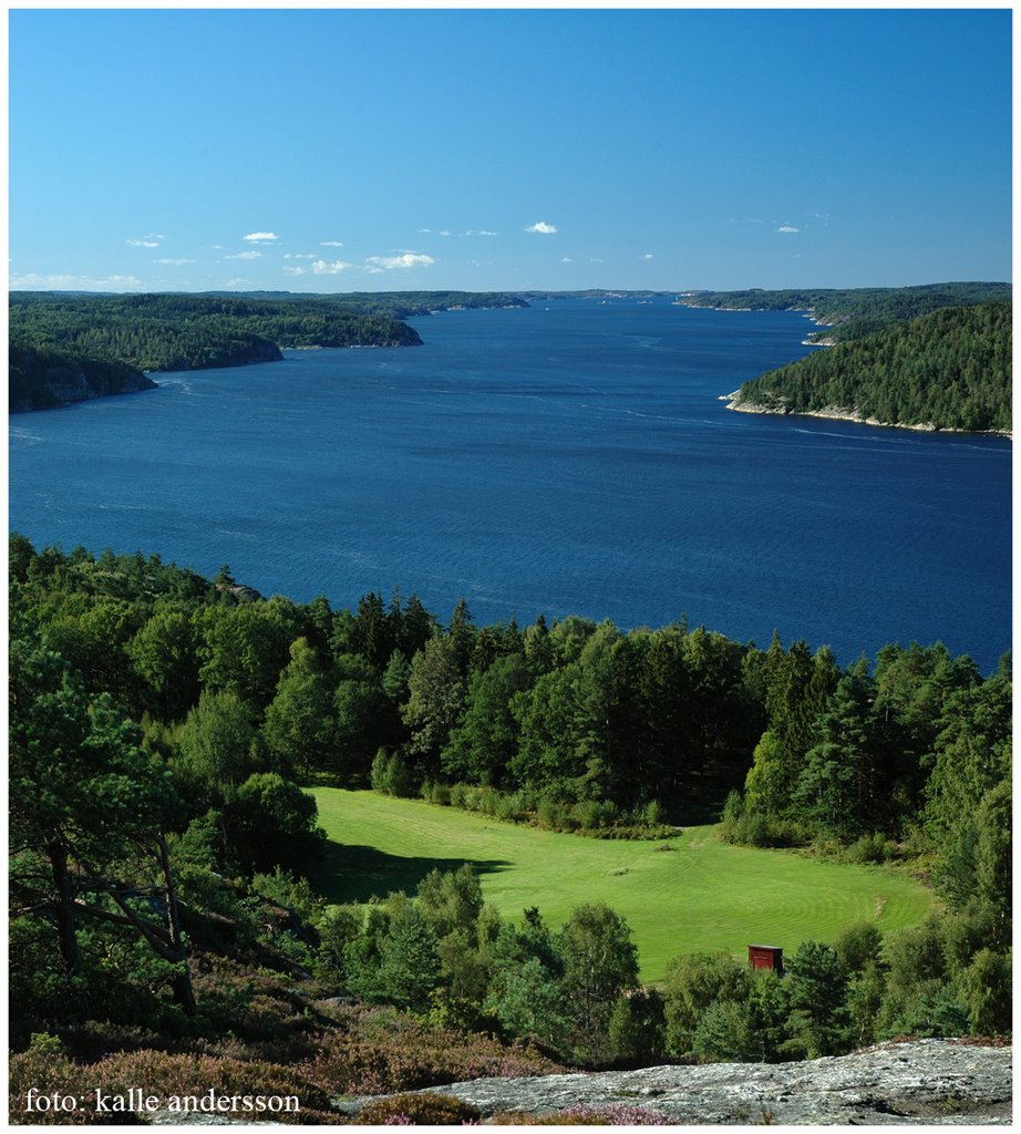 Utsikt från Smörkullen över Gullmarsfjorden by Kalle Andersson