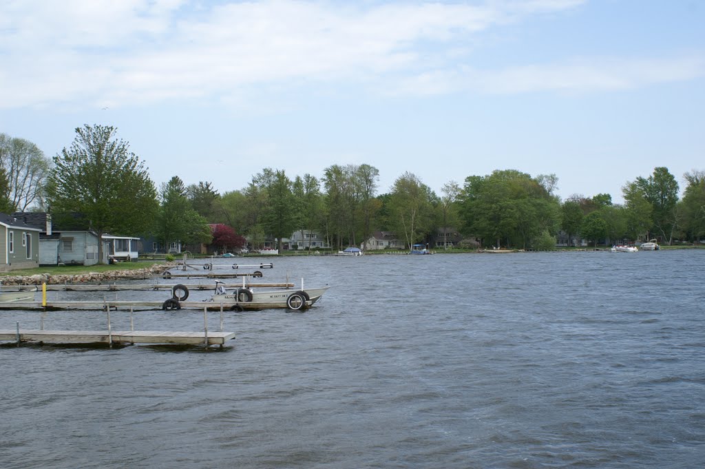 Fremont Lake in May 2008 by twole