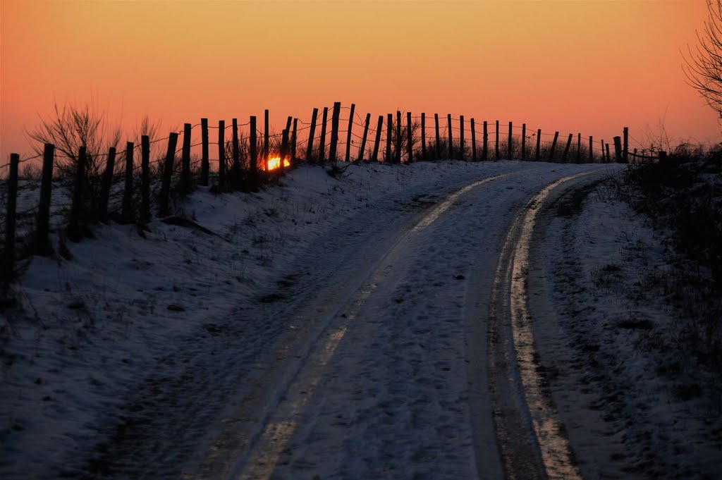 Coucher de soleil sur le plateau de Montjourde by Michel GIGUET