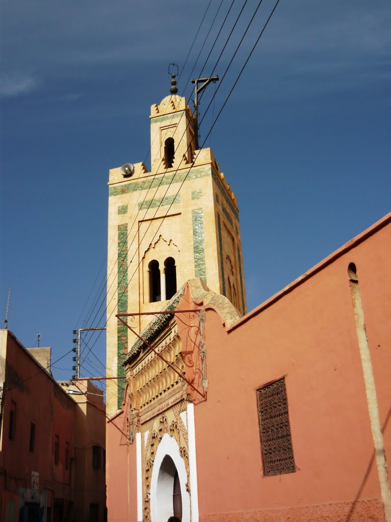 Mosquée au nord de Marrakech by Naru Kenji