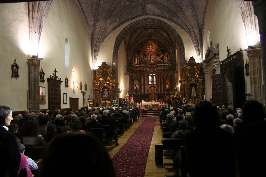 San Esteban (Interior de la Iglesia) by la_lux2002